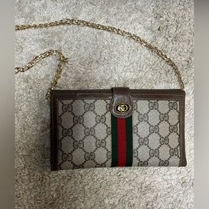 Gucci vintage trifold wallet on chain
